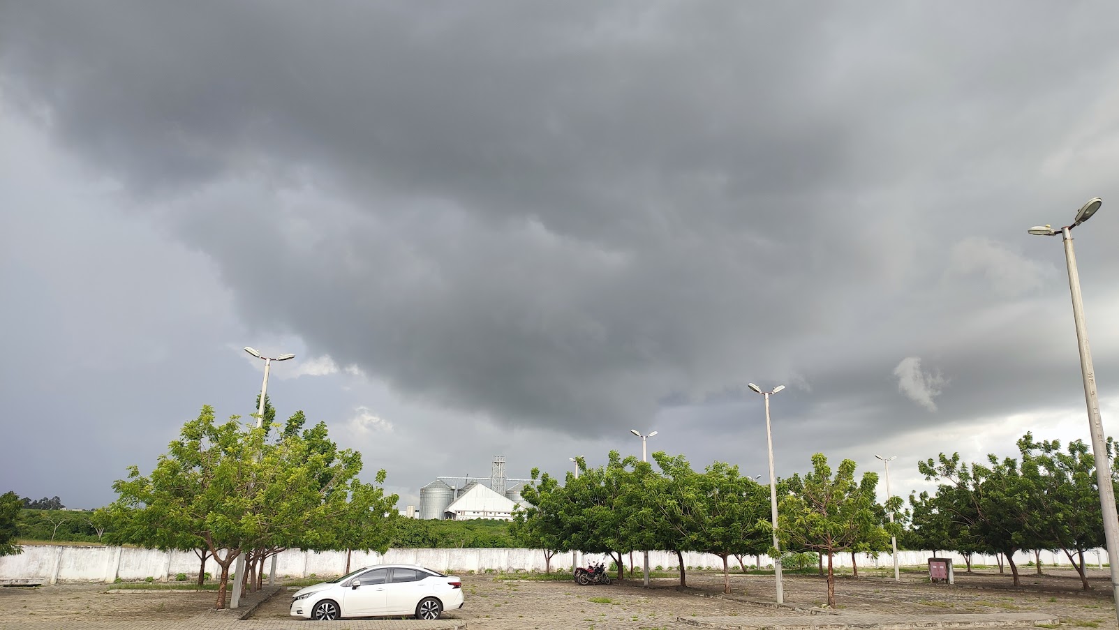 Céu nublado no IFPB Campus Guarabira.